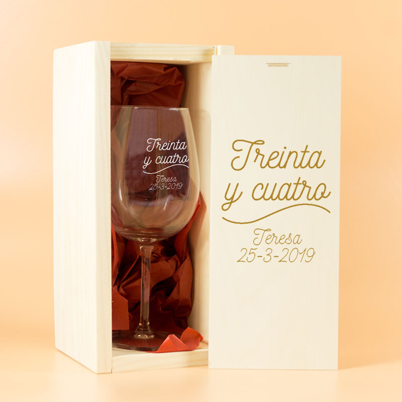 Regalos personalizados: Cristalería personalizada: Copa de vino grabada cumpleaños