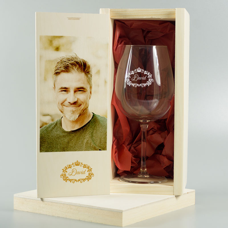 Regalos personalizados: Cristalería personalizada: Copa de vino grabada en caja de madera con foto