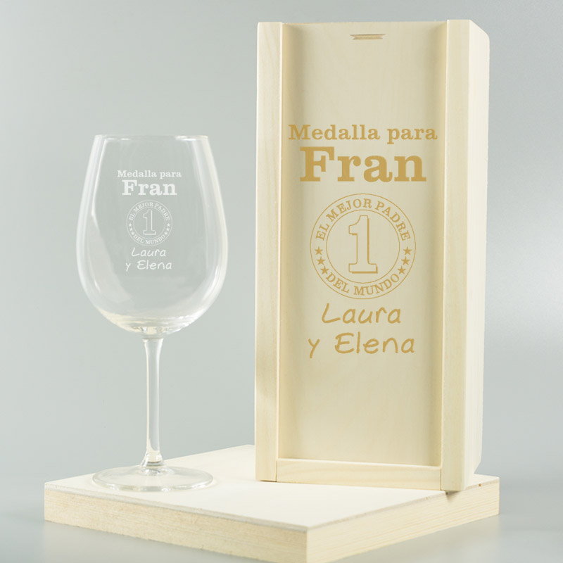 Regalos personalizados: Bebidas personalizadas: Copa de vino grabada 'Medalla al mejor papá'
