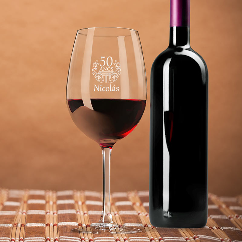 Regalos personalizados: Cristalería personalizada: Copa de vino grabada para cumpleaños