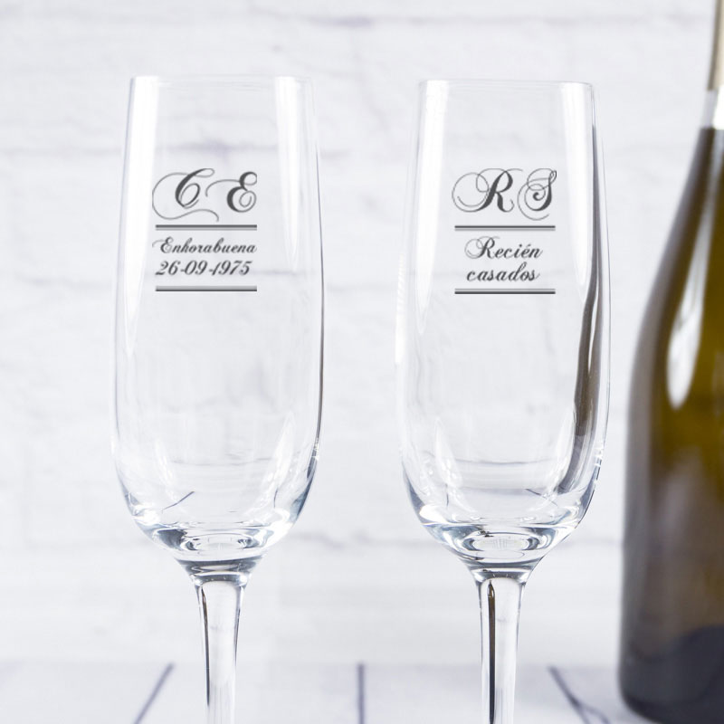 Regalos personalizados: Cristalería personalizada: Copas de cava iniciales grabadas