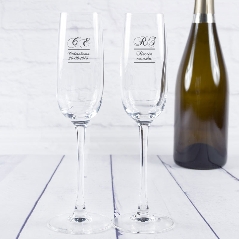 Regalos personalizados: Cristalería personalizada: Copas de cava iniciales grabadas