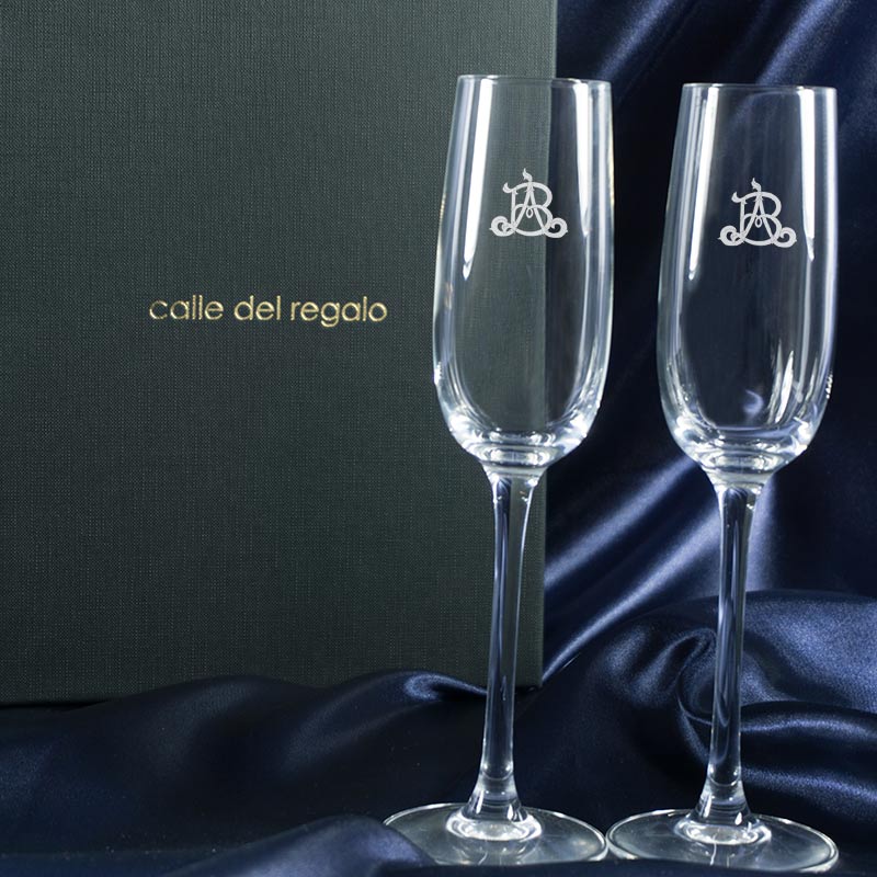 Regalos personalizados: Cristalería personalizada: Copas de cava con monograma grabado