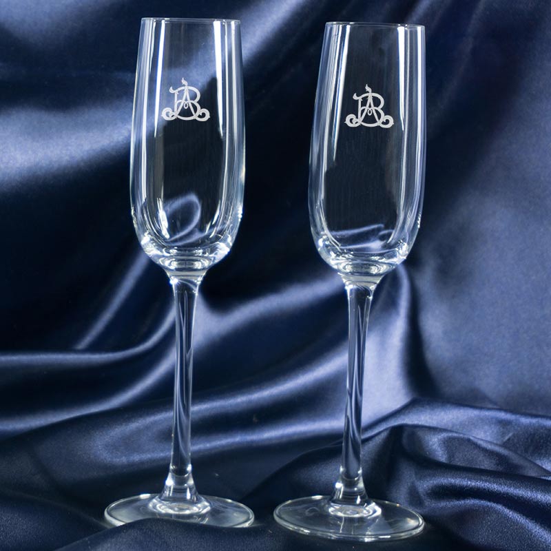 Regalos personalizados: Cristalería personalizada: Copas de cava con monograma grabado