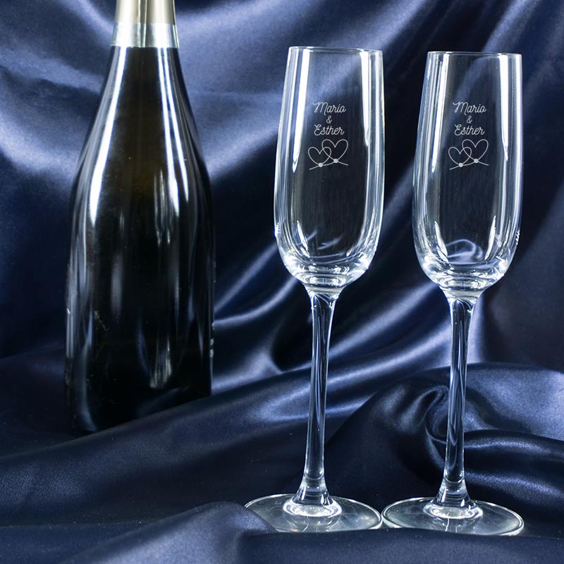 Regalos personalizados: Bebidas personalizadas: Copas de cava con Swarovski grabadas para pareja