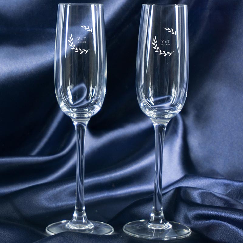 Regalos personalizados: Cristalería personalizada: Copas de cava grabadas con monograma