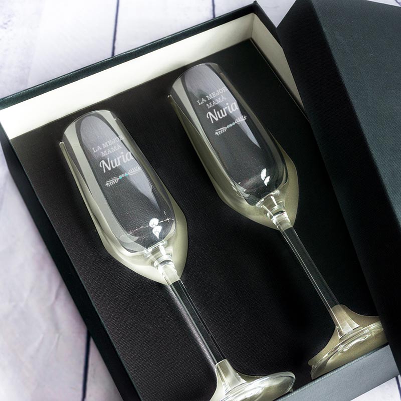 Regalos personalizados: Bebidas personalizadas: Copas de cava grabadas con Swarovski para madre