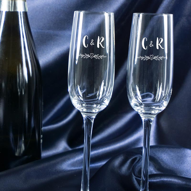 Regalos personalizados: Cristalería personalizada: Copas de cava personalizadas para pareja