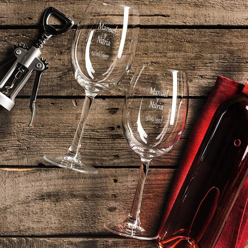 Regalos personalizados: Cristalería personalizada: Copas de vino grabadas