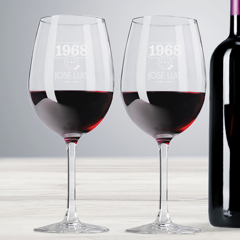 Regalos personalizados: Cristalería personalizada: Copas de vino grabadas año de nacimiento