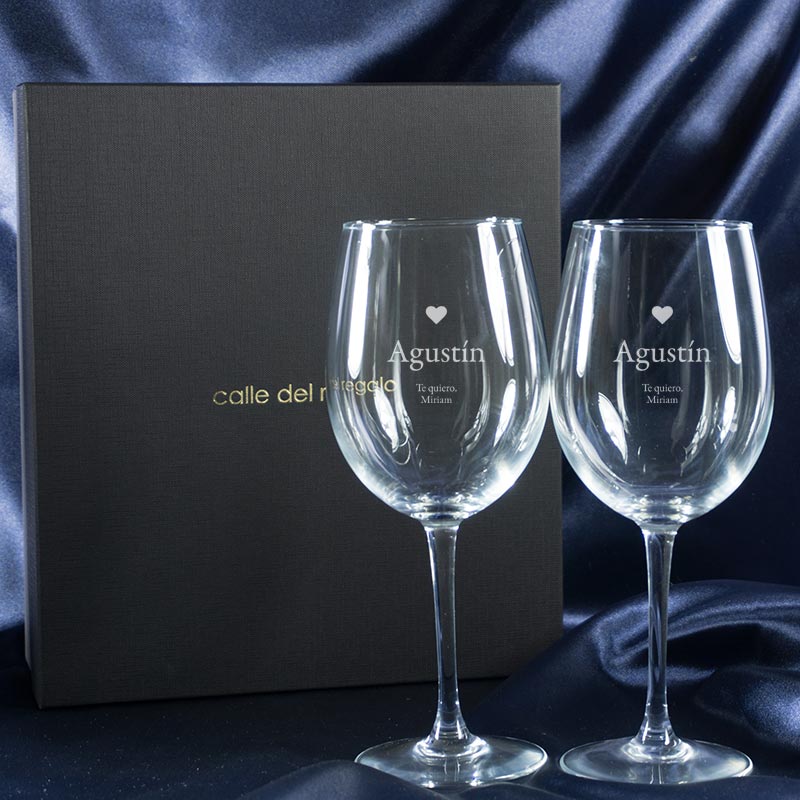 Regalos personalizados: Cristalería personalizada: Copas de vino grabadas con corazón