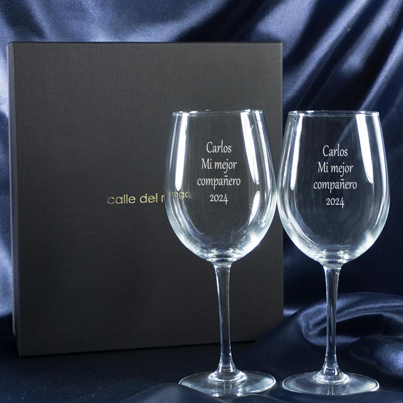 Regalos personalizados: Cristalería personalizada: Copas de vino grabadas con mensaje