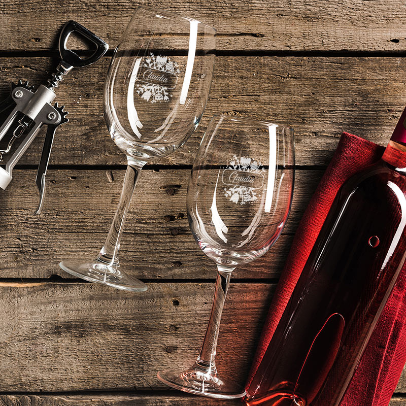 Regalos personalizados: Cristalería personalizada: Copas de vino grabadas flores
