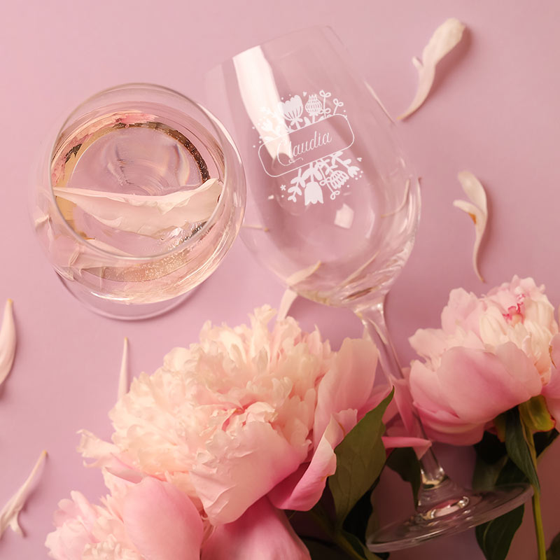 Regalos personalizados: Cristalería personalizada: Copas de vino grabadas flores