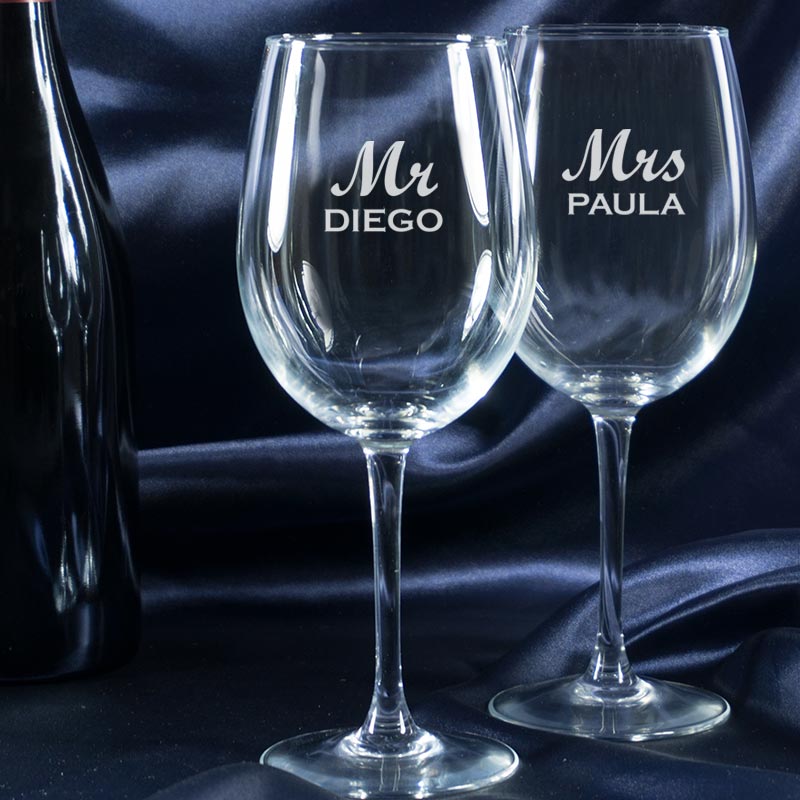Regalos personalizados: Cristalería personalizada: Copas de vino grabadas Mr y Mrs
