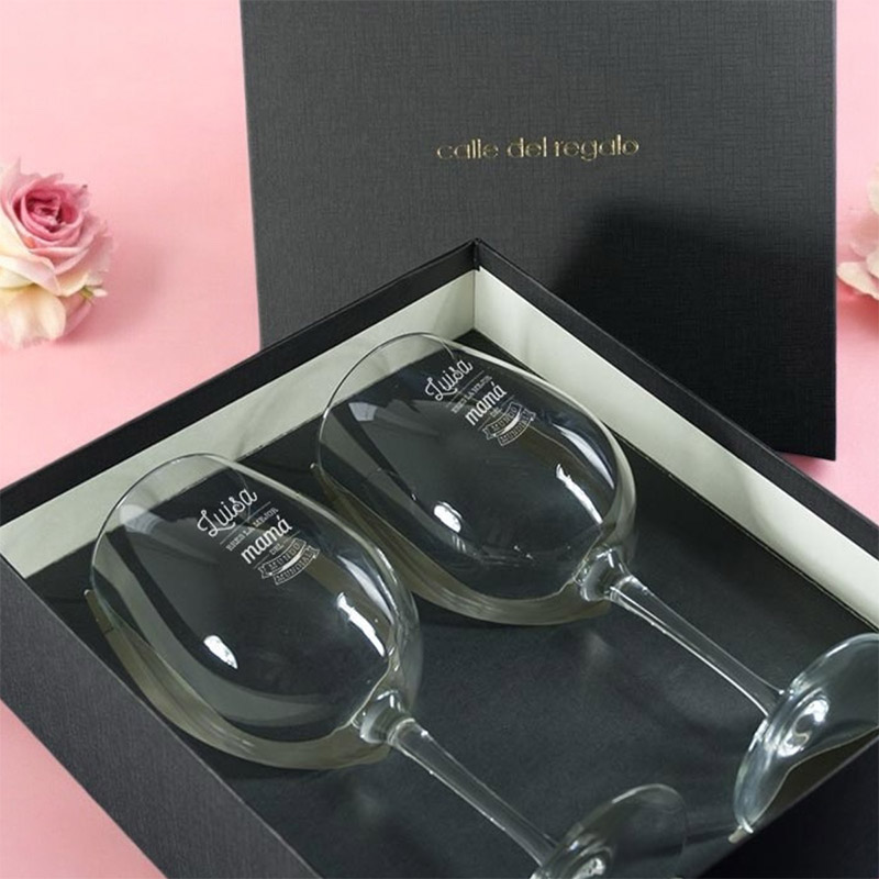 Regalos personalizados: Cristalería personalizada: Copas de vino grabadas para madre