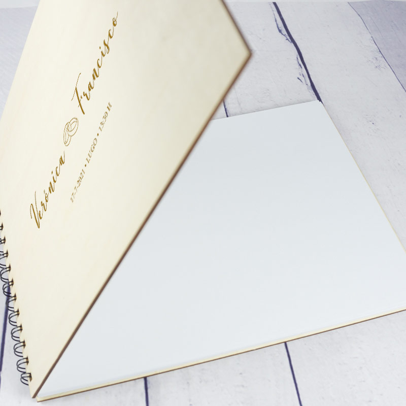 Regalos personalizados: Cuadernos: Cuaderno de firmas en madera para bodas