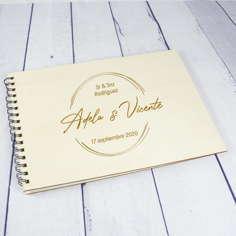 Regalos personalizados: Regalos con nombre: Cuaderno de madera para pareja grabada