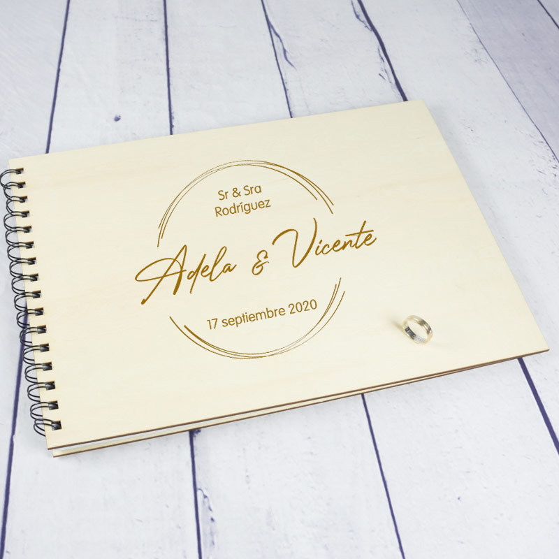 Regalos personalizados: Regalos con nombre: Cuaderno de madera para pareja grabada