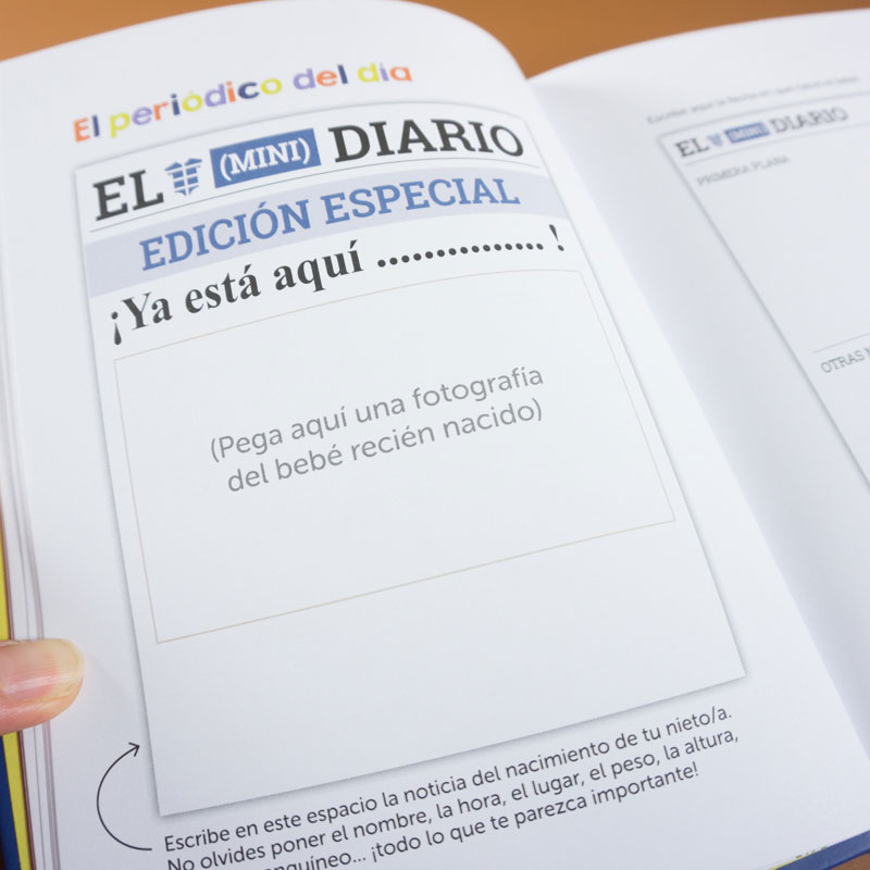 Regalos personalizados: Regalos con nombre: Diario de una abuela feliz con tarjeta personalizada