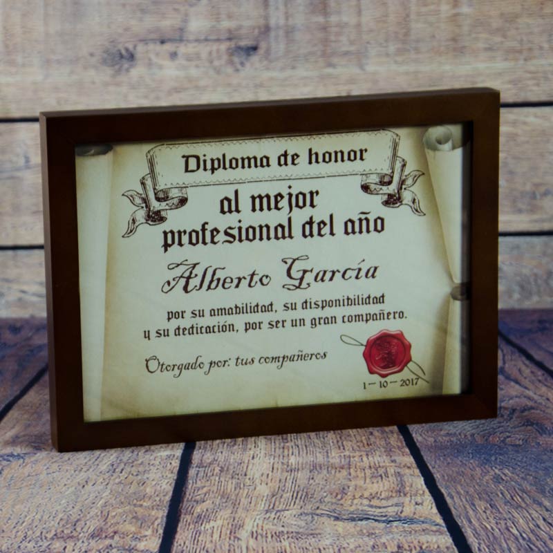Regalos personalizados: Dise&ntilde;o y decoraci&oacute;n: Diploma pergamino al mejor profesional