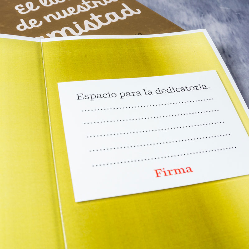 Regalos personalizados: Regalos con nombre: Libro de nuestra amistad con tarjeta personalizada