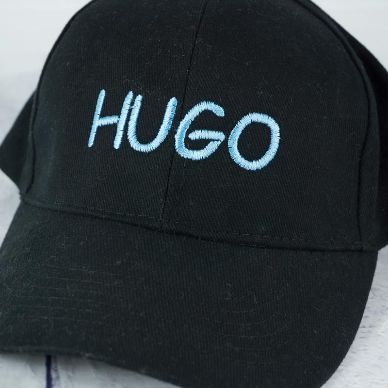 Regalos personalizados: Regalos con nombre: Gorra de algodón orgánico bordada