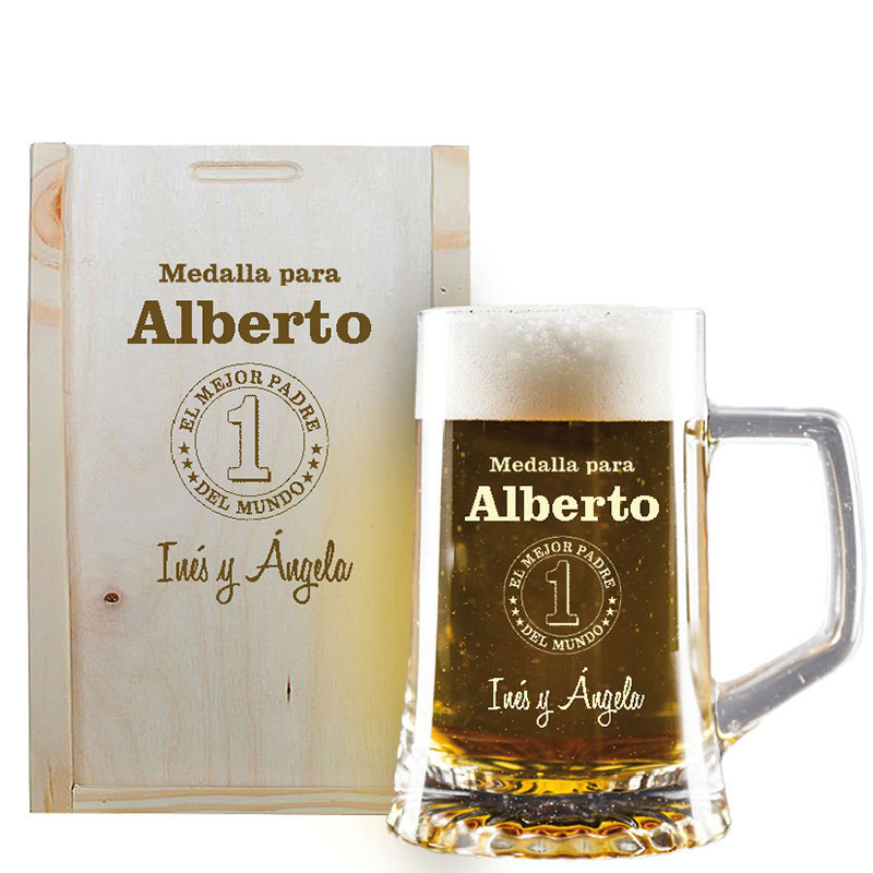 Regalos personalizados: Cristaler&iacute;a personalizada: Jarra de cerveza en caja de madera para padre