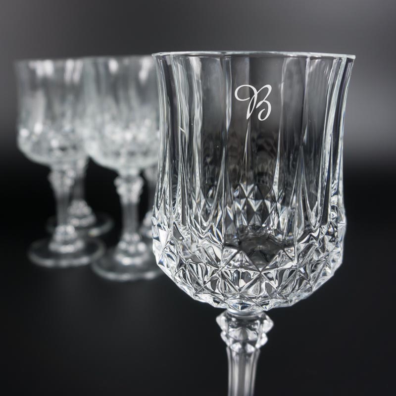 Regalos personalizados: Cristalería personalizada: Juego de 6 copas de vino talladas grabadas