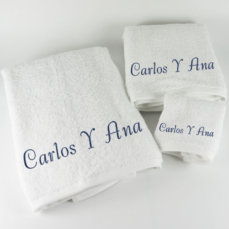 Regalos personalizados: Regalos bordados: Juego de toallas con nombres bordados