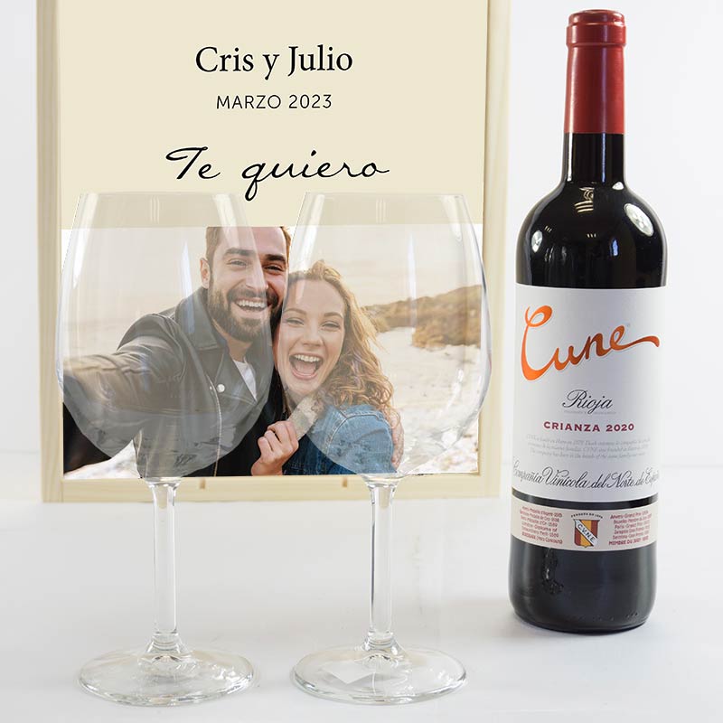 Regalos personalizados: Kits regalo: Kit con Vino Cune Crianza con caja impresa