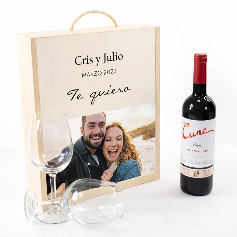 Regalos personalizados: Kits regalo: Kit con Vino Cune Crianza con caja impresa