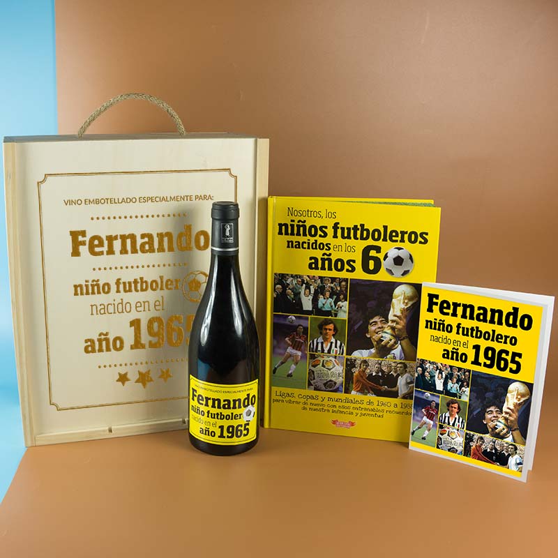 Regalos personalizados: Kits regalo: Kit futbolero 'libro y botella de vino' personalizada de los 60