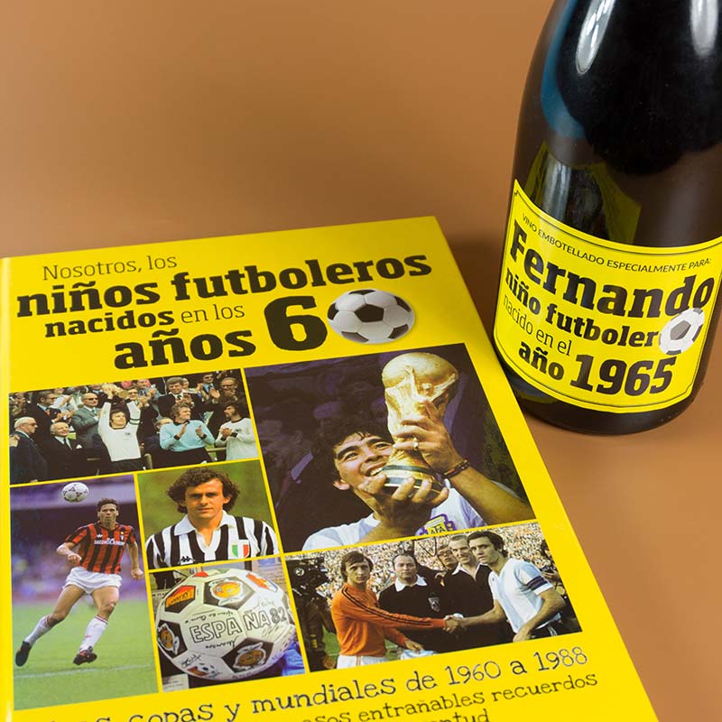 Regalos personalizados: Kits regalo: Kit futbolero 'libro y botella de vino' personalizada de los 60