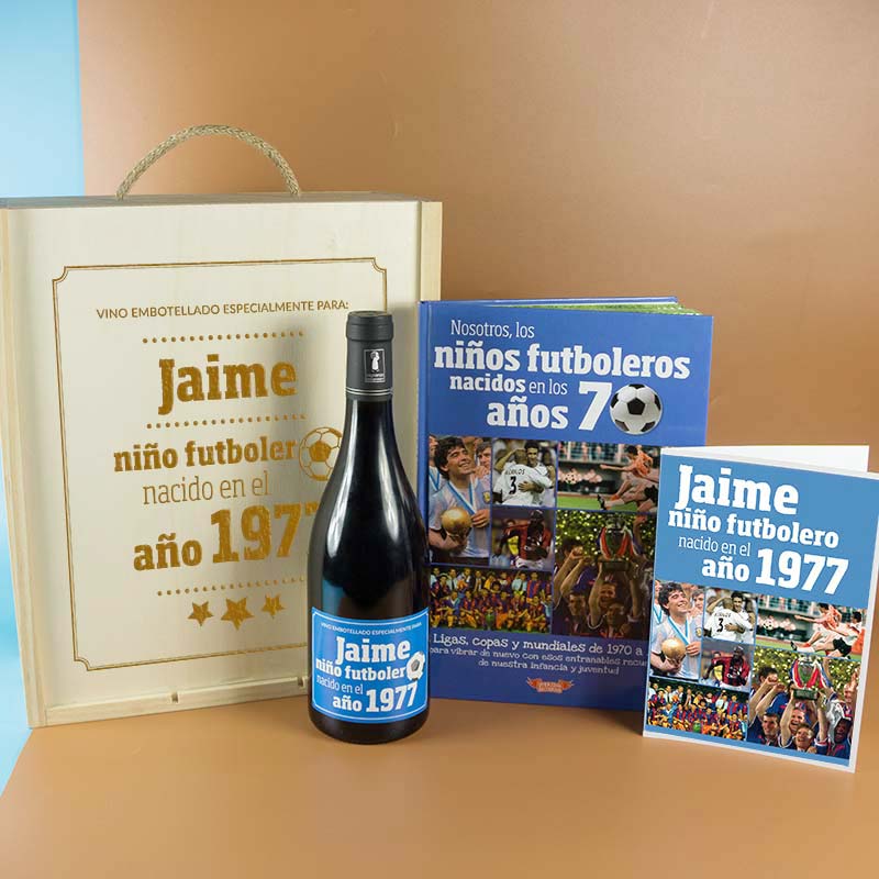 Regalos personalizados: Kits regalo: Kit futbolero 'libro y botella de vino' personalizada de los 70