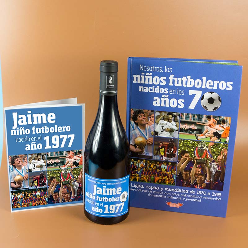Regalos personalizados: Kits regalo: Kit futbolero 'libro y botella de vino' personalizada de los 70