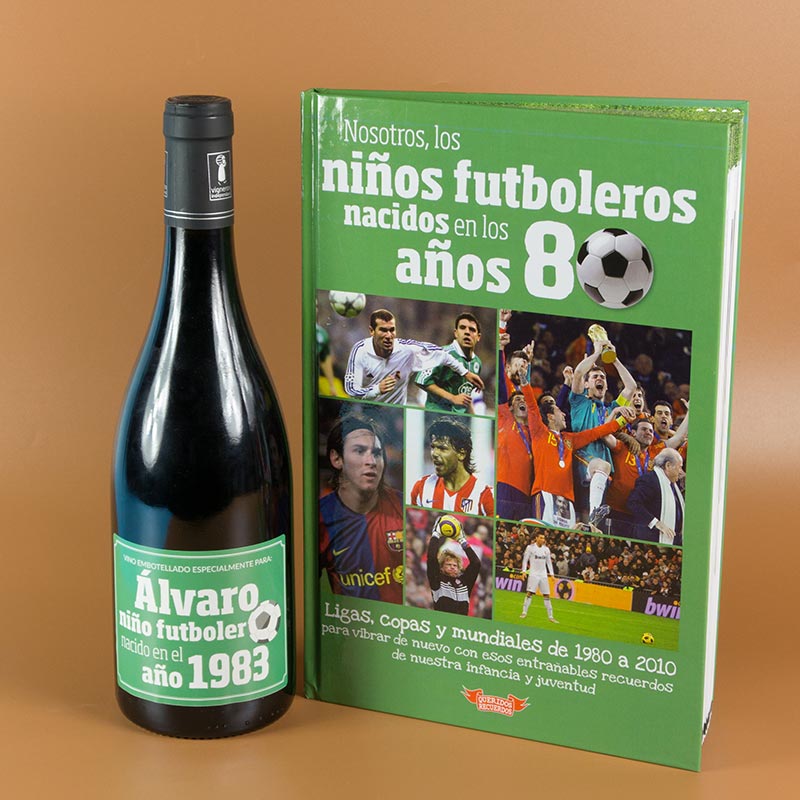 Regalos personalizados: Kits regalo: Kit futbolero 'libro y botella de vino' personalizada de los 80
