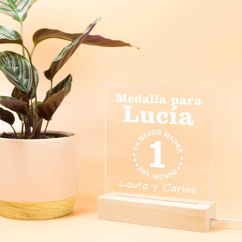 Regalos personalizados: Lámparas personalizadas: Lámpara led grabada con medalla a la mejor madre