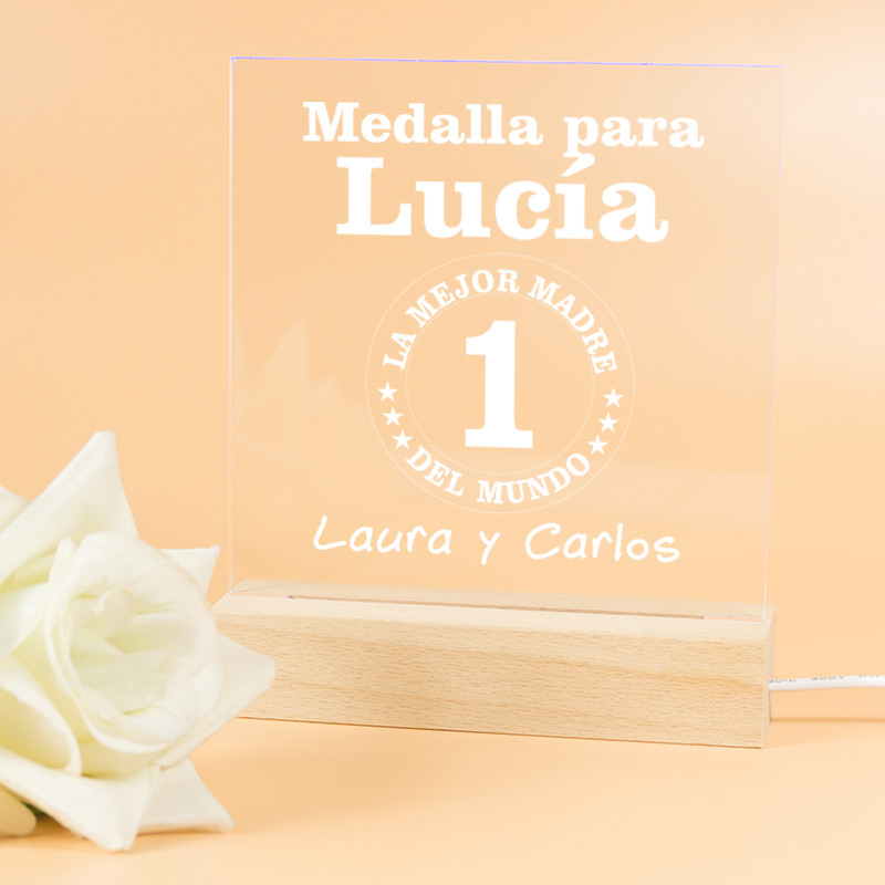 Regalos personalizados: Lámparas personalizadas: Lámpara led grabada con medalla a la mejor madre