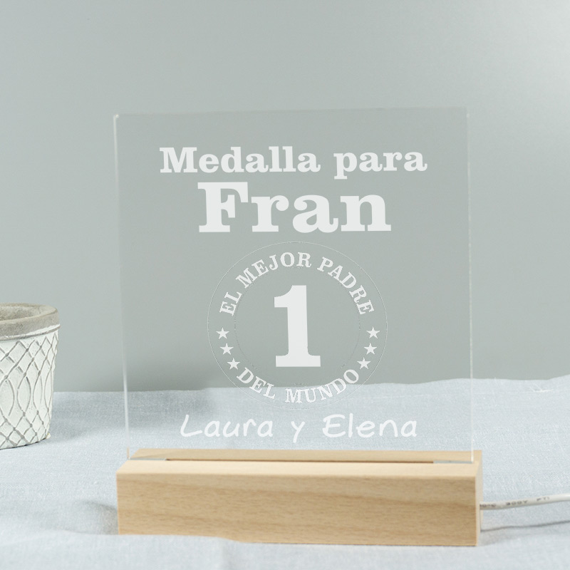 Regalos personalizados: Lámparas personalizadas: Lámpara led grabada con medalla al mejor padre