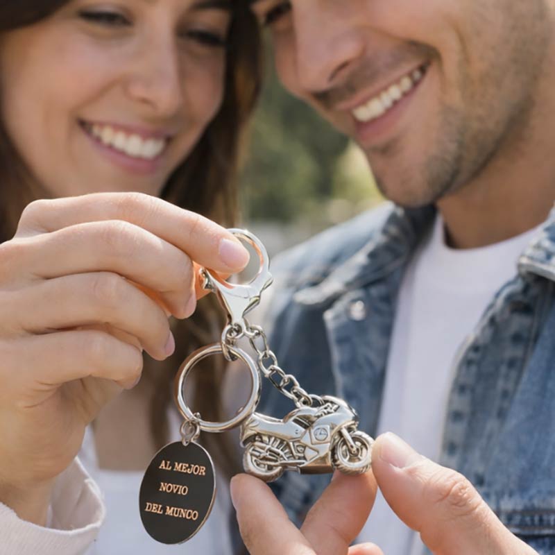 Regalos personalizados: Llaveros personalizados: Llavero moto grabado