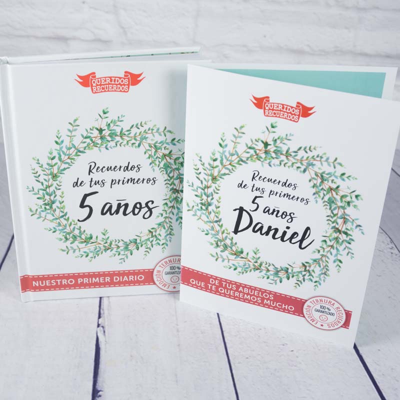 Regalos personalizados: Regalos con nombre: Libro 'Recuerdos de tus primeros 5 a&ntilde;os' con tarjeta personalizada