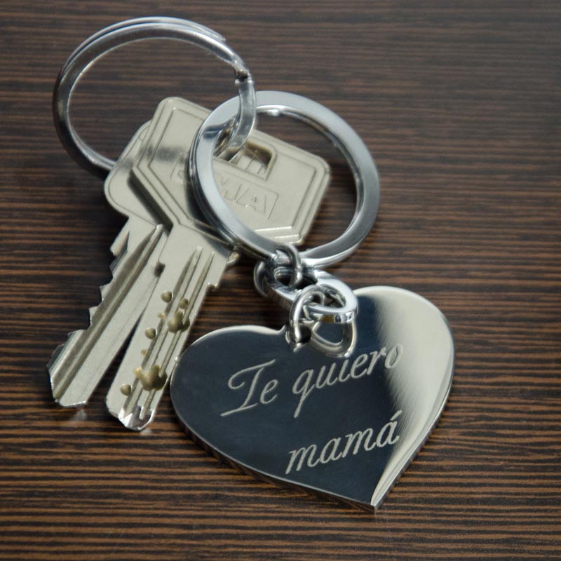 Regalos personalizados: Llaveros personalizados: Llavero corazón con texto grabado