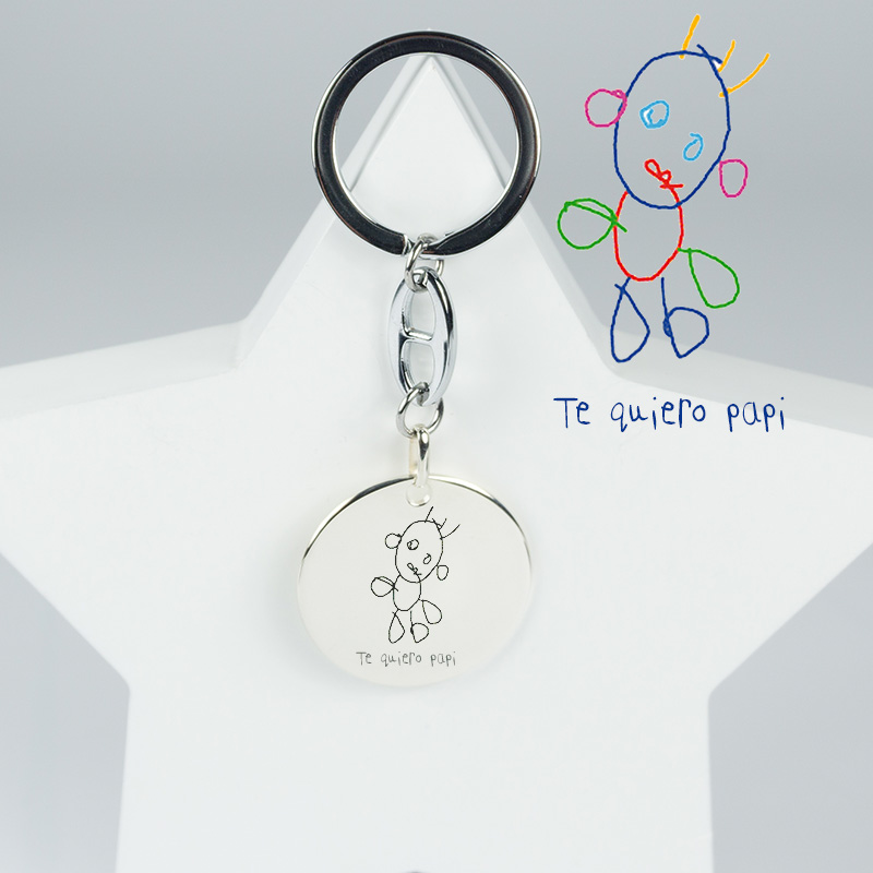 Regalos personalizados: Llaveros personalizados: Llavero de plata con el dibujo de tu hijo grabado