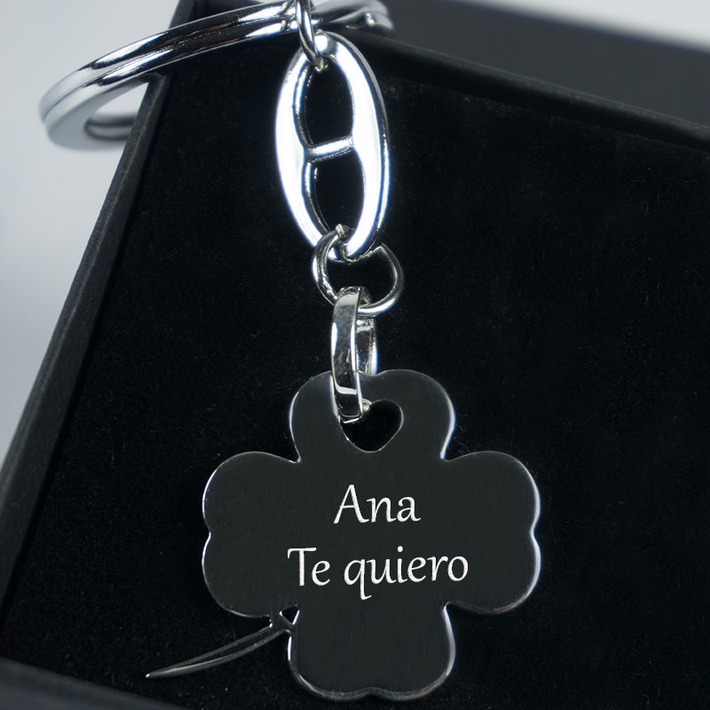 Regalos personalizados: Llaveros personalizados: Llavero de plata trébol grabado