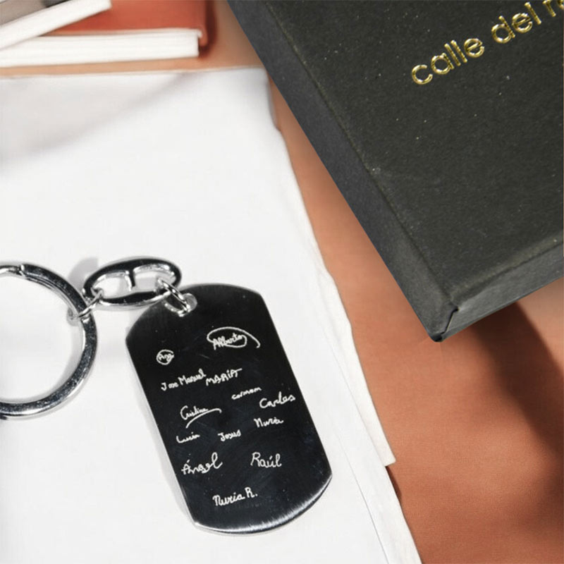 Regalos personalizados: Llaveros personalizados: Llavero firmas grabadas para profe