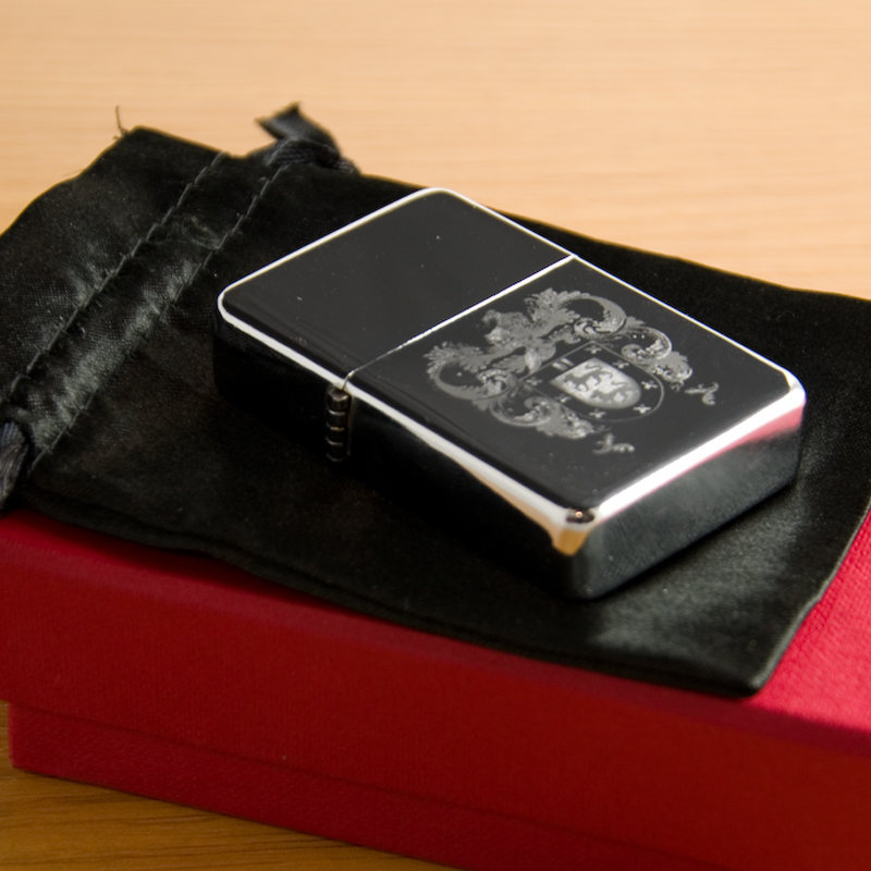 Regalos personalizados: Regalos con escudos: Mechero con escudo grabado