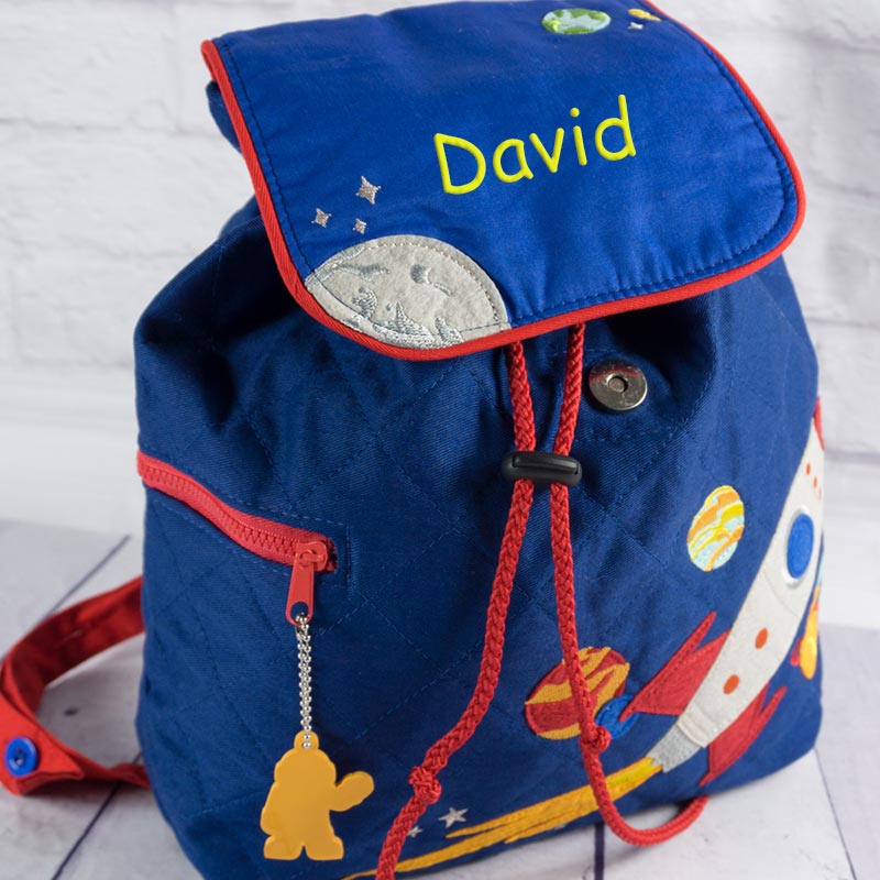 Regalos personalizados: Regalos bordados: Mochila infantil acolchada personalizada