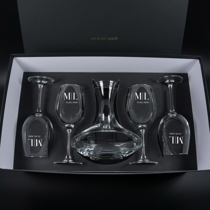 Regalos personalizados: Cristalería personalizada: Set decantador y copas con monograma grabado
