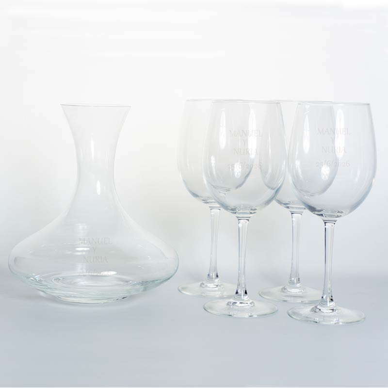 Regalos personalizados: Cristaler&iacute;a personalizada: Set decantador y copas con texto grabado